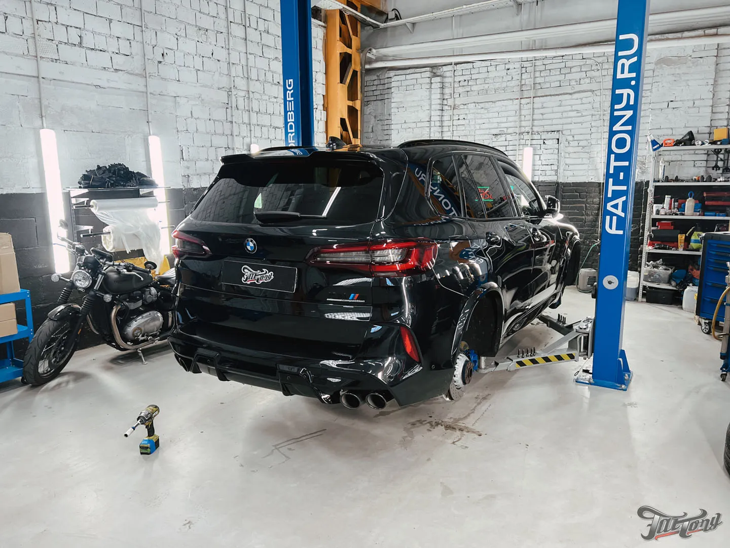 Фирменный Шиномонтаж на вибростенде для BMW X5 M